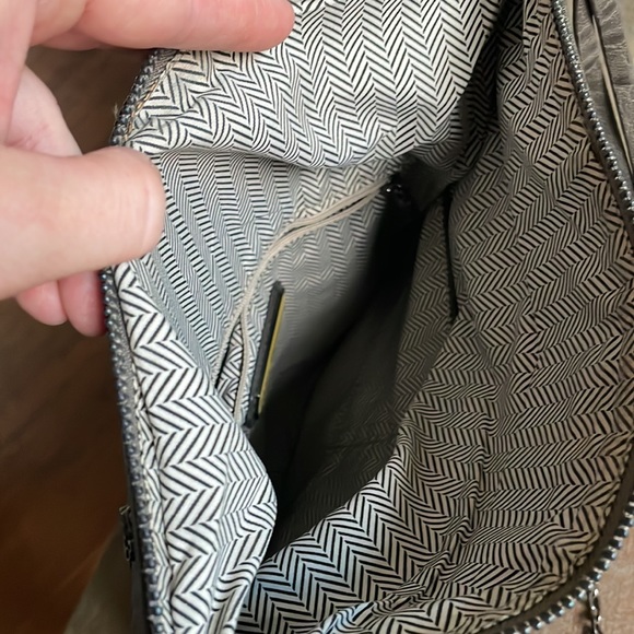 Skull purse ☠️ - Picture 3 of 5